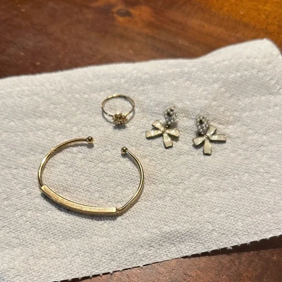 Elegant Gold Bracelet, Ring, and Earrings Set - Picture 2 of 13